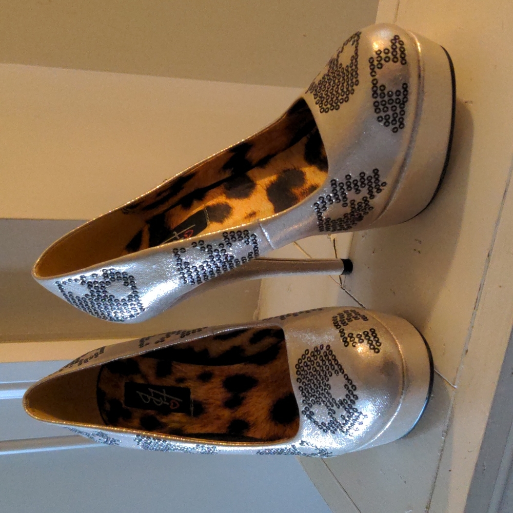 [Iron Fist] Gold Skull Sugar Hiccup Platform Pumps